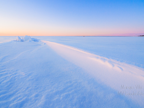  Lõputu valge väli